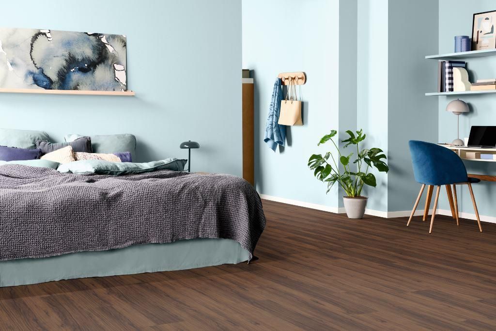 Ламінат Egger NatureSense 8/32 Classic 4V EL1307 Горіх Вармія коричневий