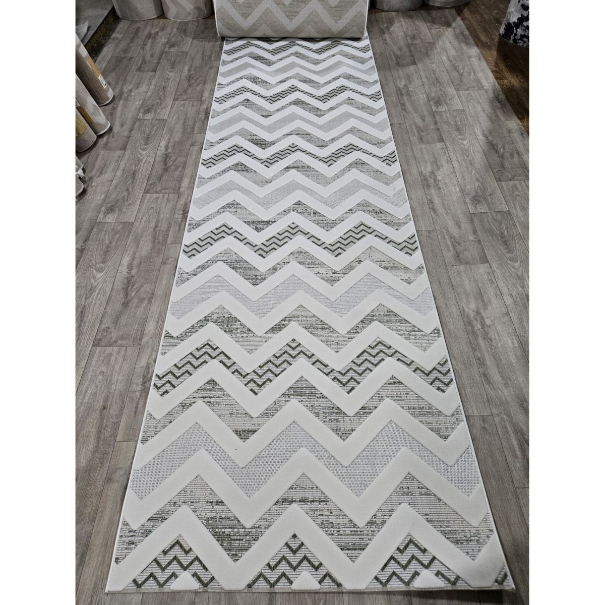 Килимова доріжка Greencarpet Dolche 4037B GREEN / CREAM
