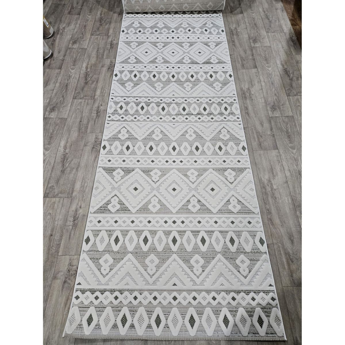 Ковровая дорожка Greencarpet Dolche 4198A GREEN / CREAM