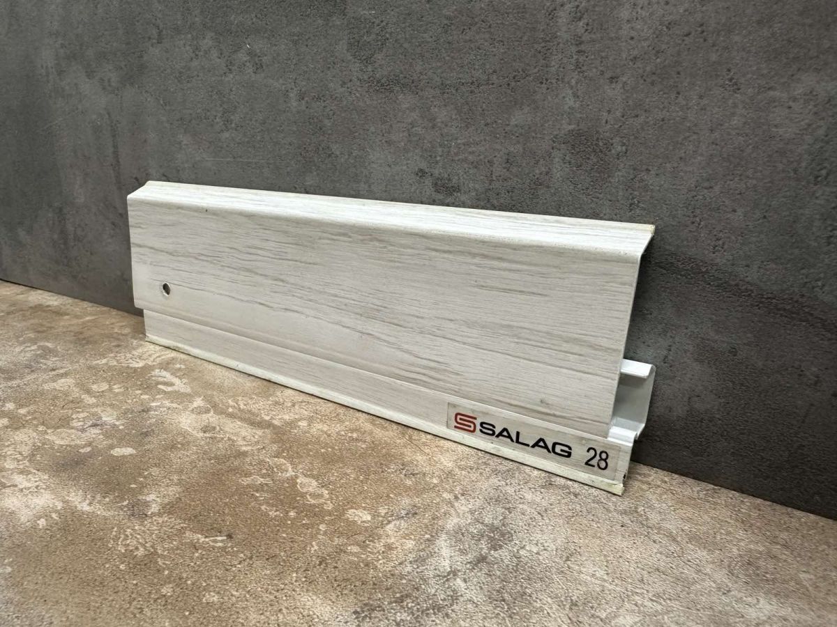 Плинтус Salag NG62 Клен Патина 28